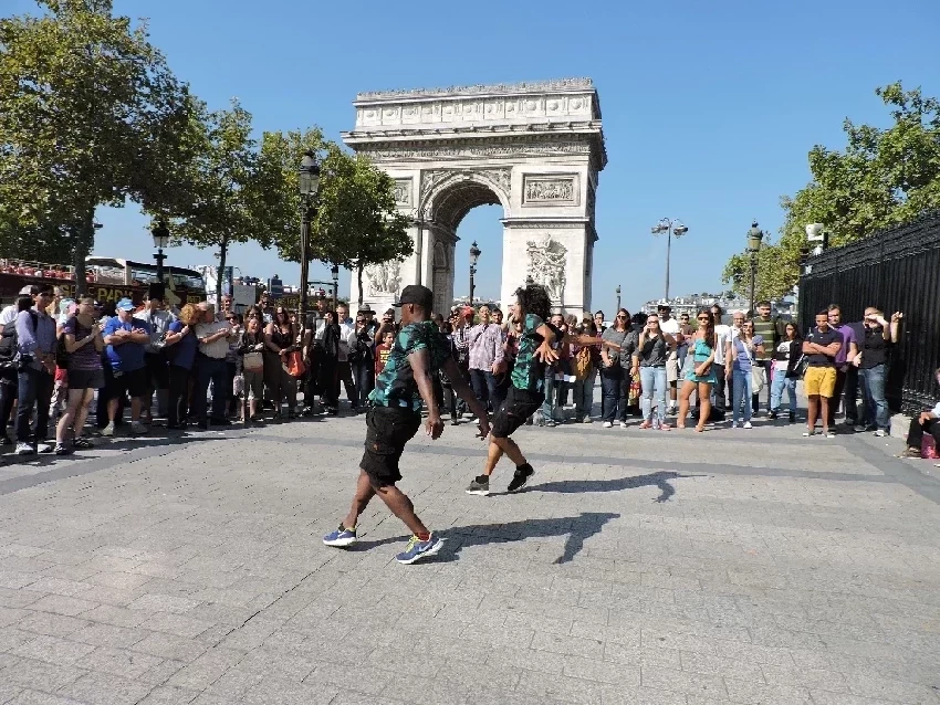 Animation de rue : Pourquoi faire appel au French Wingz ? Animation de rue : Pourquoi faire appel au French Wingz ?