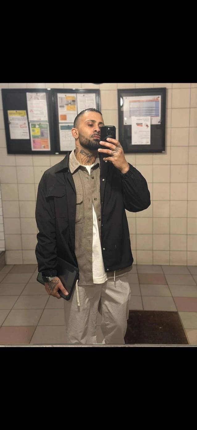 Kevin – alias Le Positive Perform Kevin – alias Le Positive Perform